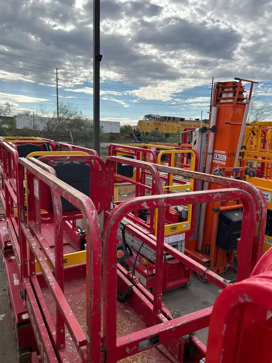 2018 MEC MICRO 19 Scissor Lift
