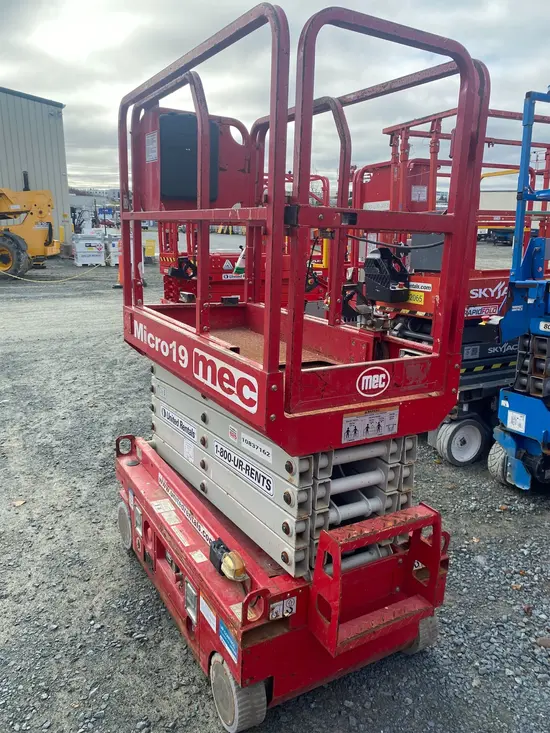 2018 MEC MICRO 19 Scissor Lift