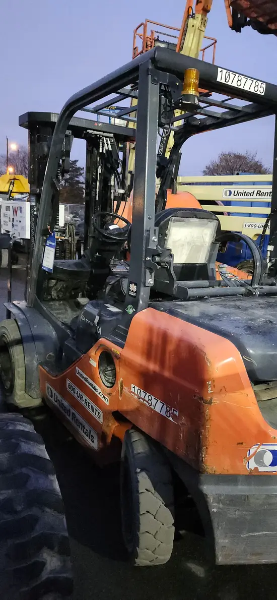 2018 Toyota 8FGU30 Warehouse Forklift
