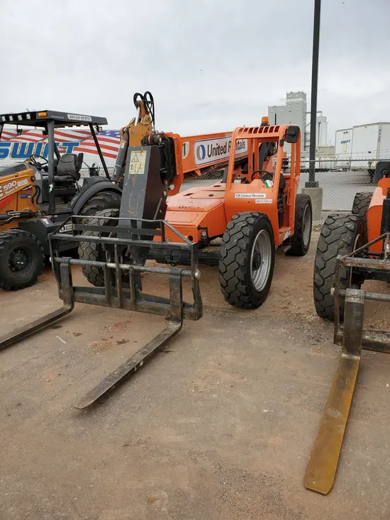 2018 SKYTRAK 8042 Forklift