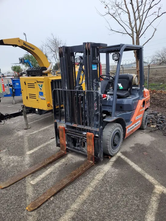 2017 Toyota 8FGU25 Warehouse Forklift