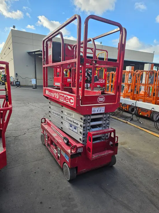 2018 MEC MICRO 19 Scissor Lift