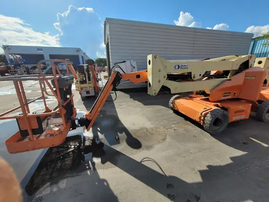2015 JLG E450AJ Articulating Boom Lift