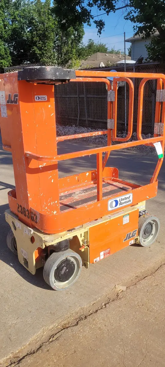 2015 JLG 1230ES Self-Propelled One-Person Lift