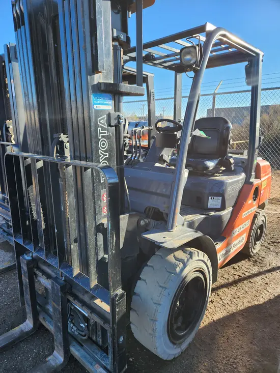 2018 Toyota 8FGU30 Warehouse Forklift