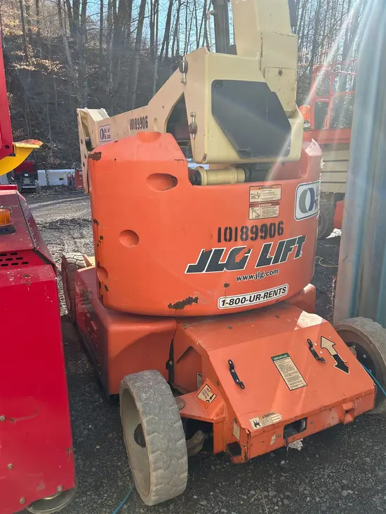 2013 JLG E400AJPN Articulating Boom Lift