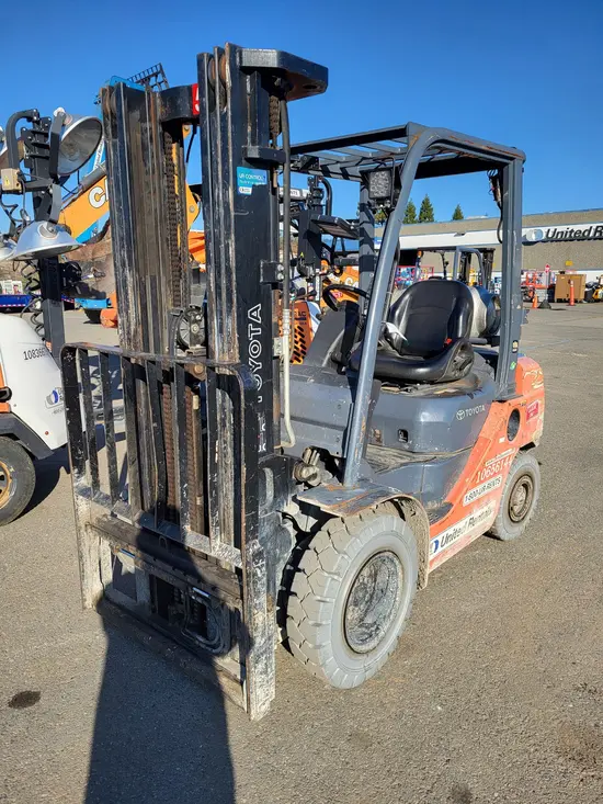 2017 Toyota 8FGU25 Warehouse Forklift