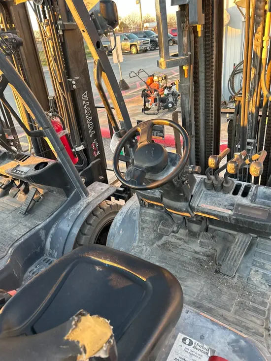 2018 Toyota 8FGU30 Warehouse Forklift