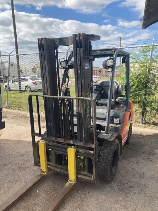 2017 Toyota 8FGU25 Warehouse Forklift