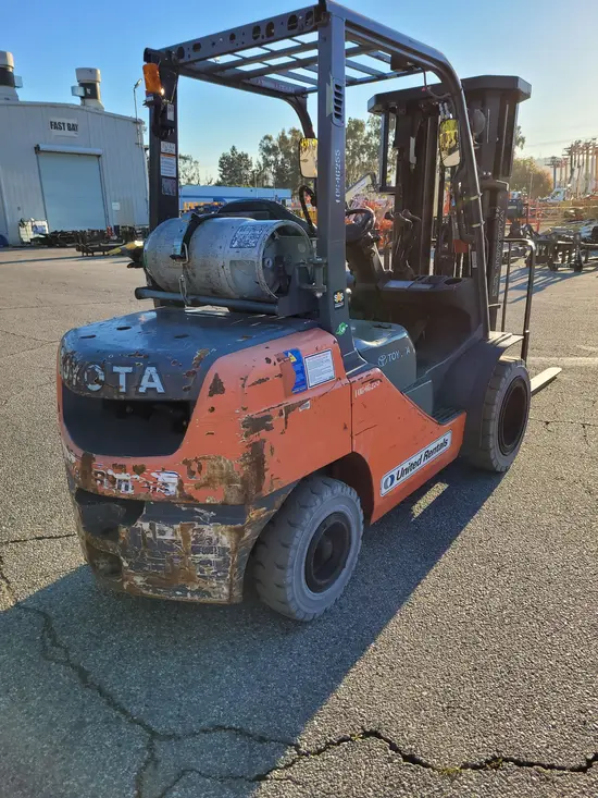 2017 Toyota 8FGU30 Warehouse Forklift