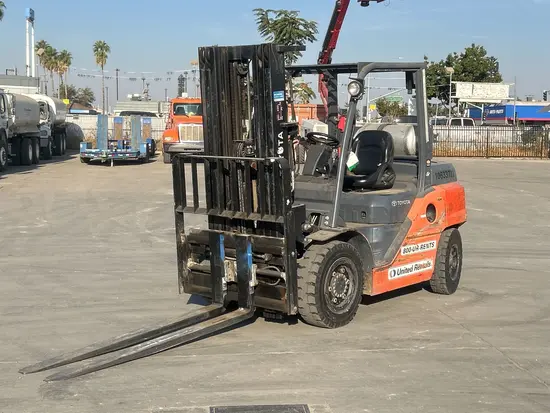 2017 Toyota 8FG35U Warehouse Forklift