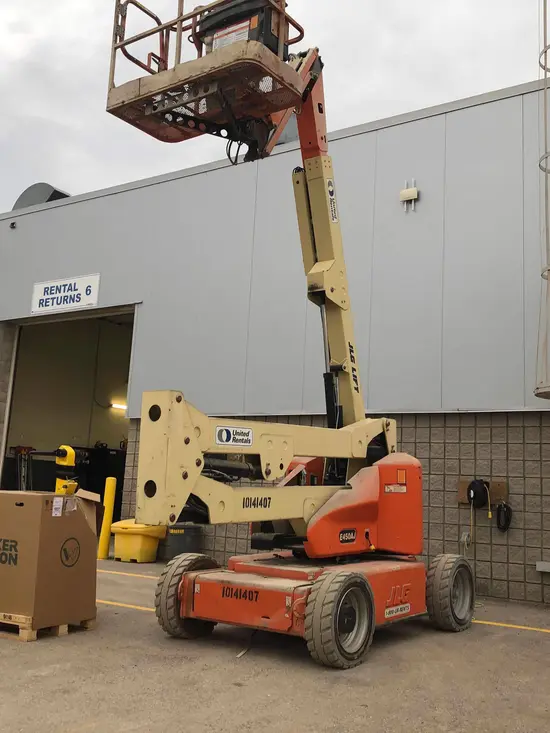 2013 JLG E450AJ Articulating Boom Lift