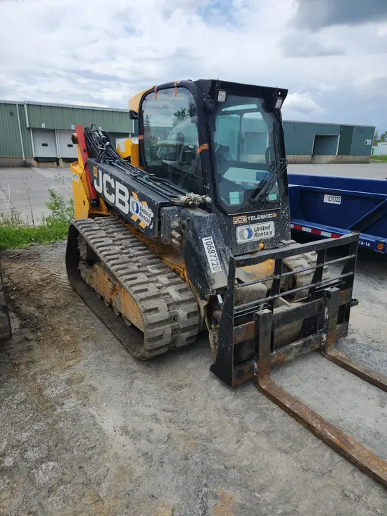 2017 JCB 3TS-8T Track Loader