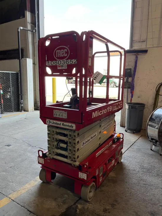 2018 MEC MICRO 19 Scissor Lift