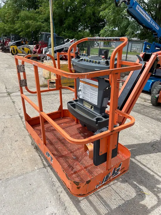 2014 JLG E450AJ Articulating Boom Lift