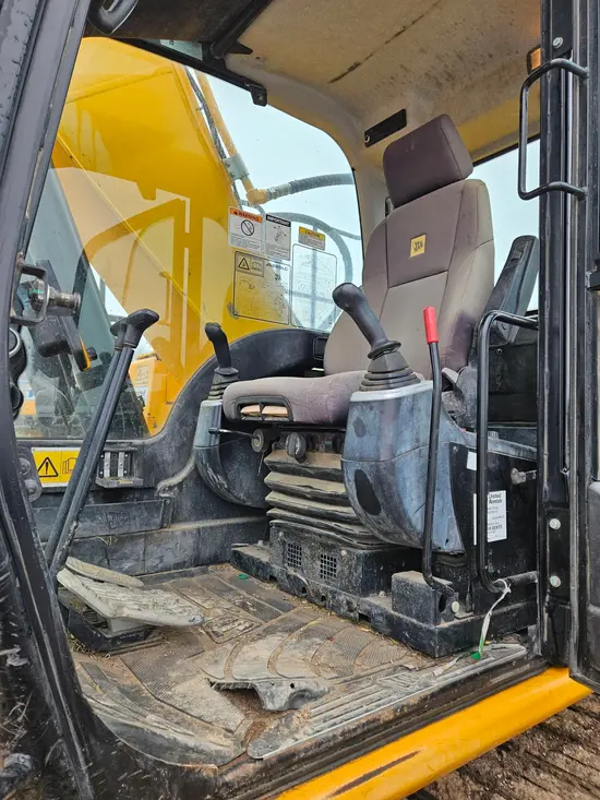 2018 JCB JS220 Excavator