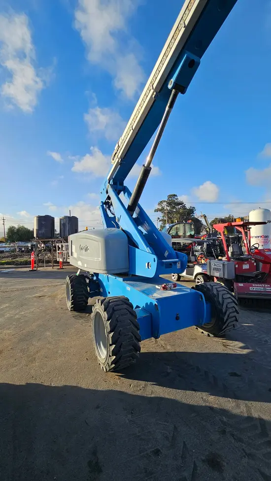 2014 Genie S-85 Boom Lift