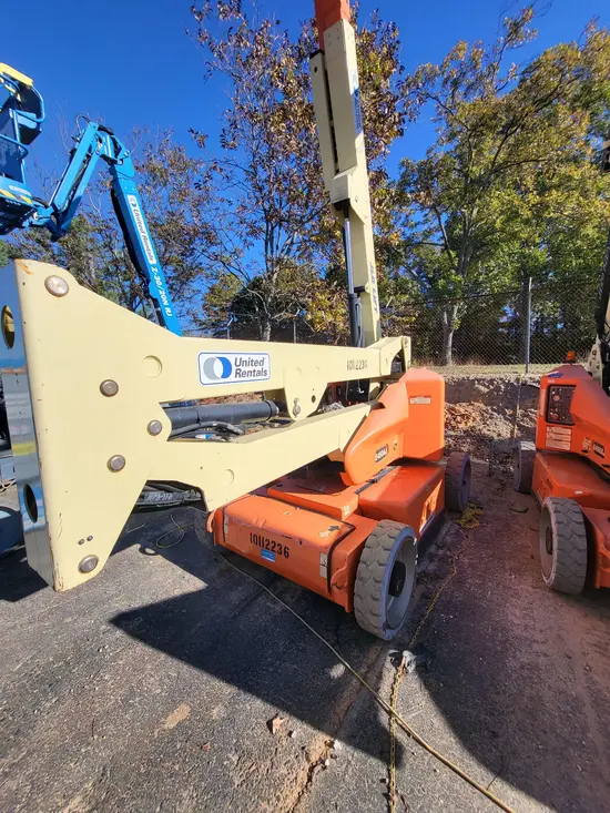 2013 JLG E450AJ Articulating Boom Lift
