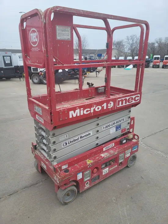2017 MEC MICRO 19 Scissor Lift
