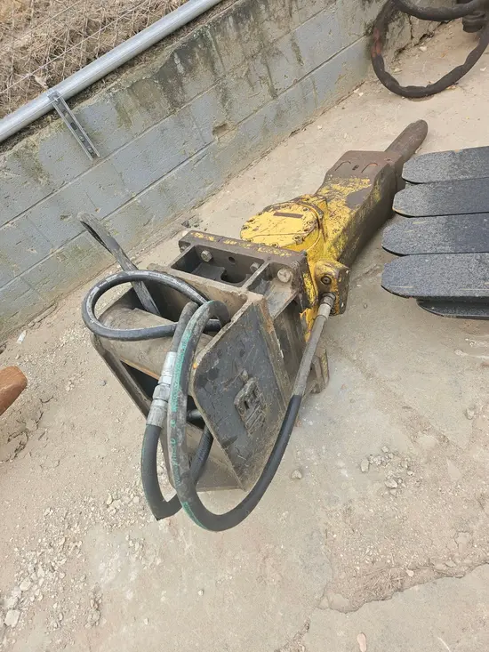 2017 Atlas Copco SB 452 Attachment
