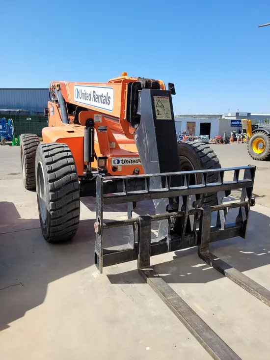 2016 SKYTRAK 8042 Forklift