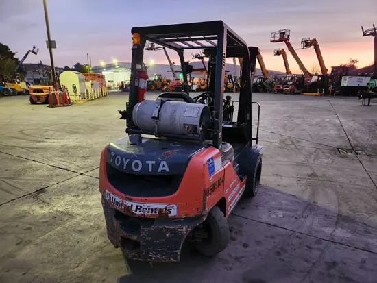 2017 Toyota 8FGU25 Warehouse Forklift