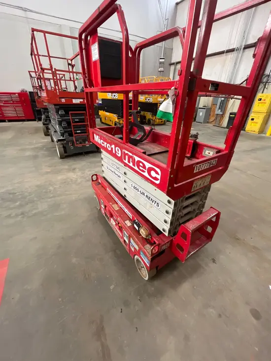 2018 MEC MICRO 19 Scissor Lift