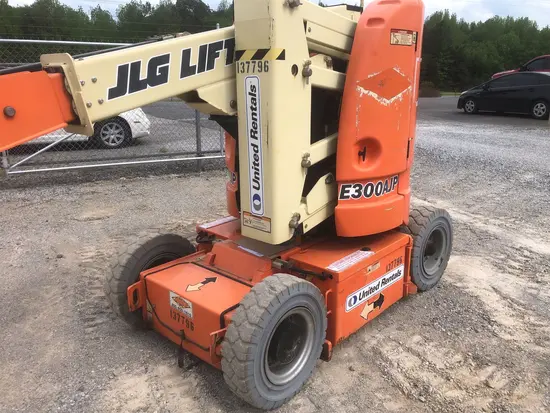 2014 JLG E300AJP Articulating Boom Lift