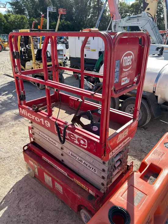 2018 MEC MICRO 19 Scissor Lift