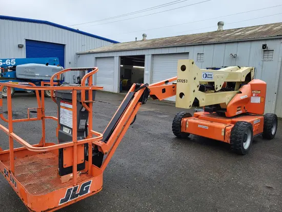 2013 JLG E450AJ Articulating Boom Lift