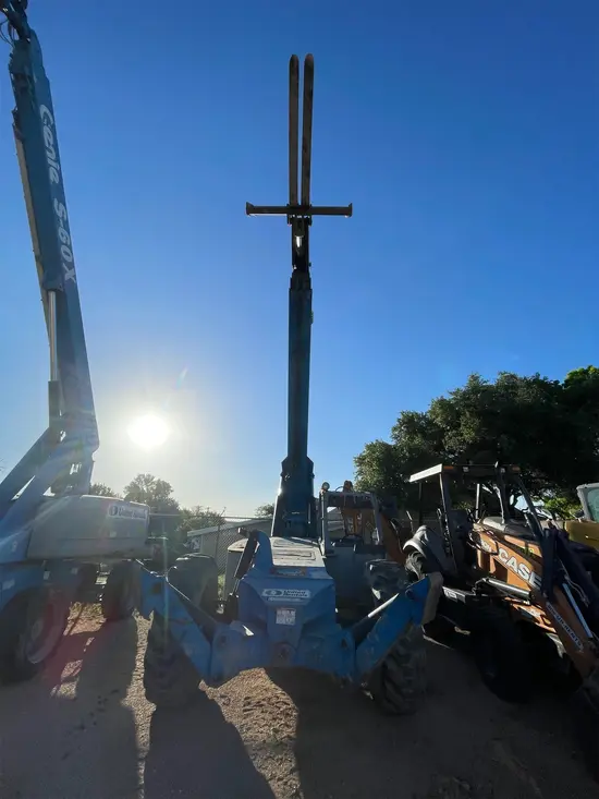 2014 SKYTRAK 8042 Forklift