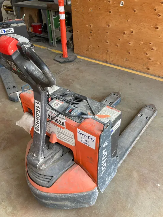 2022 Toyota 8HBW23 Jack