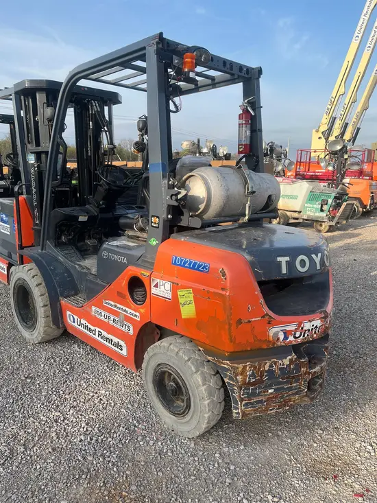2018 Toyota 8FGU30 Warehouse Forklift