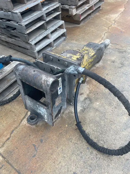 2016 Atlas Copco SB 452 Attachment