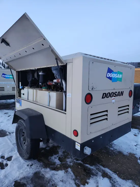 2021 Doosan P425/HP375WCU Air Compressor