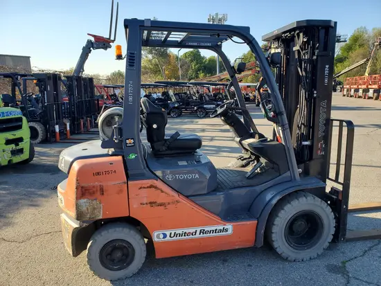 2017 Toyota 8FGU25 Warehouse Forklift