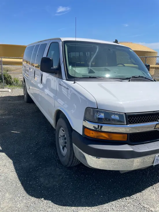 2016 CHEVROLET 3500EXTLSGRWD Vehicle