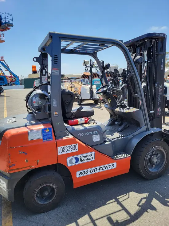 2018 Toyota 8FGU30 Warehouse Forklift