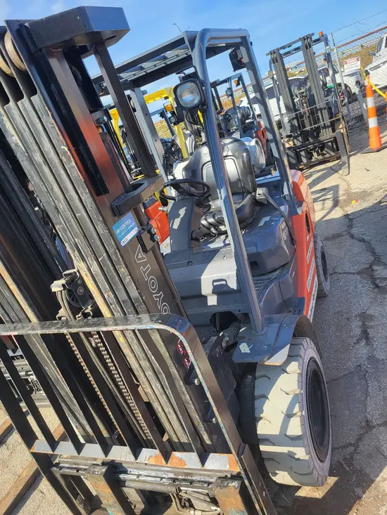 2018 Toyota 8FGU30 Warehouse Forklift