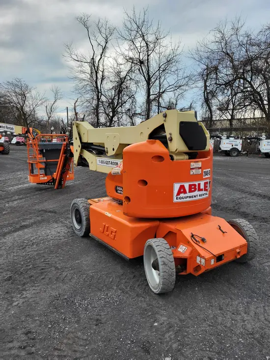 2014 JLG E400AJPN Articulating Boom Lift