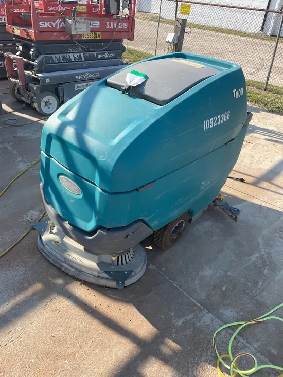 2019 Tennant T600-28 Scrubber