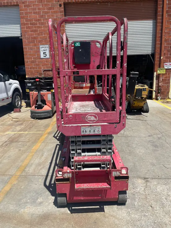2018 MEC MICRO 19 Scissor Lift