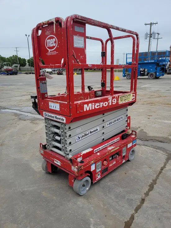 2018 MEC MICRO 19 Scissor Lift