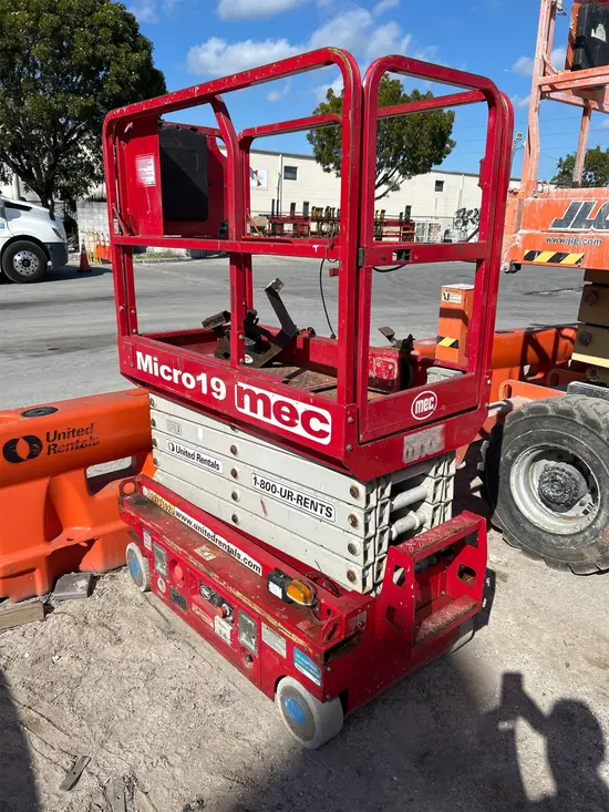 2018 MEC MICRO 19 Scissor Lift