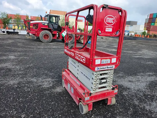 2018 MEC MICRO 19 Scissor Lift