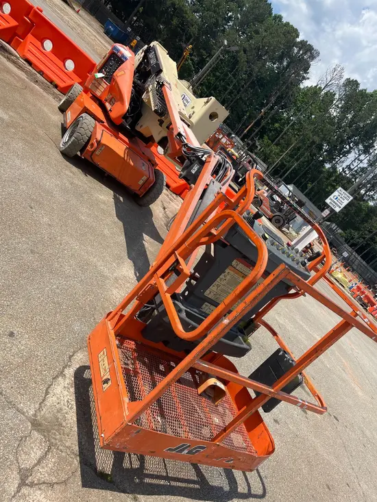 2015 JLG E400AJPN Articulating Boom Lift