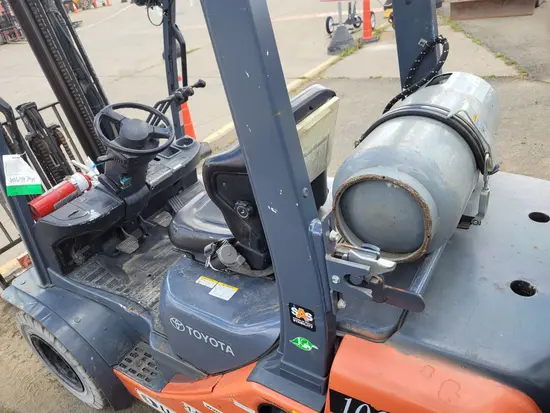 2017 Toyota 8FGU25 Warehouse Forklift