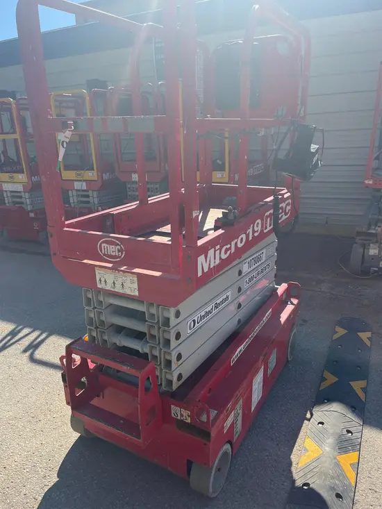 2018 MEC MICRO 19 Scissor Lift