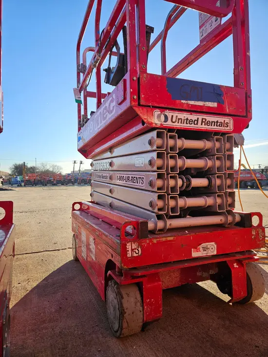 2018 MEC MICRO 19 Scissor Lift