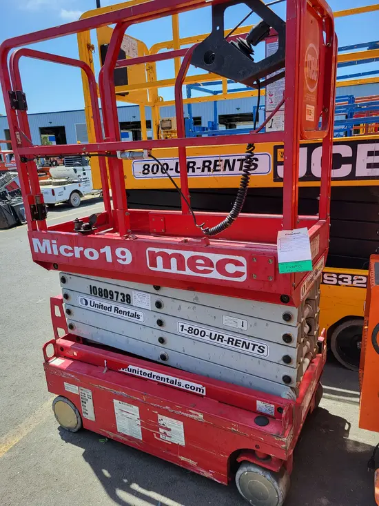 2018 MEC MICRO 19 Scissor Lift
